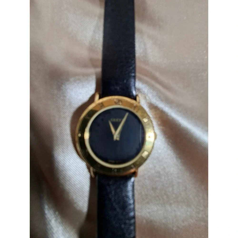Gucci 30002.L Vintage Ladies Wristwatch‎ Gold Plated Black Dial Roman Numerals